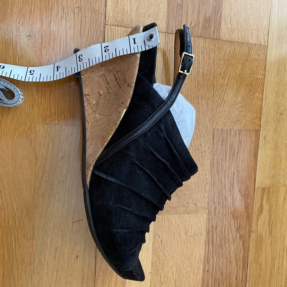Earthies 8.5 Black suede, open-toed wedge - Picture 3 of 6